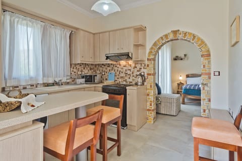 Elite Studio Suite, 1 King Bed, Non Smoking, Garden View (1) | Private kitchen | Full-size fridge, microwave, oven, stovetop