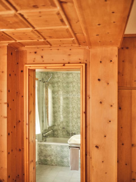 Superior Double Room (Historic) | Bathroom | Combined shower/tub, free toiletries, hair dryer, bathrobes