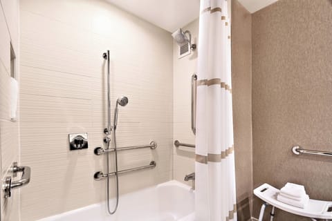 Combined shower/tub, designer toiletries, hair dryer, towels