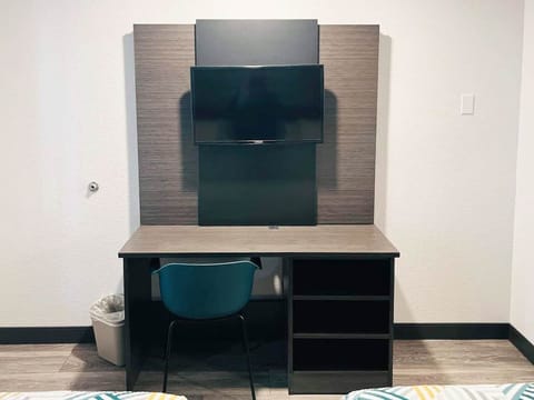 Blackout drapes, free WiFi, bed sheets