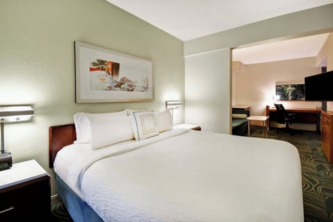 Premium bedding, in-room safe, desk, laptop workspace