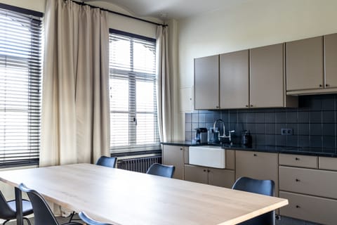 Comfort Apartment (Oosthoek) | Private kitchen | Espresso maker, highchair