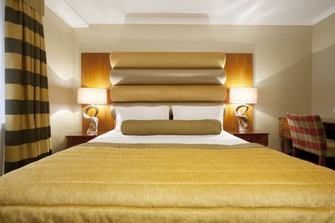 Classic Room with Complimentary Mini-Bar | Free minibar, in-room safe, desk, iron/ironing board