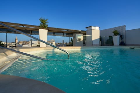 Seasonal outdoor pool, pool umbrellas, sun loungers