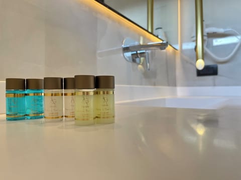 Superior Suite | Bathroom | Designer toiletries, hair dryer, slippers, towels