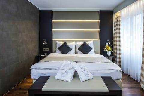 Premium Double Room | Premium bedding, in-room safe, desk, laptop workspace