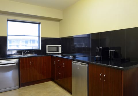 Suite, 2 Bedrooms, Kitchen, Free Wi-Fi & Parking | Private kitchen | Fridge, electric kettle, toaster