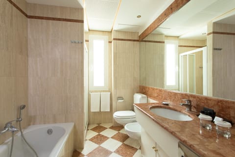 Family Quadruple Room (2 Adults and 2 Children) | Bathroom | Combined shower/tub, designer toiletries, hair dryer, bidet