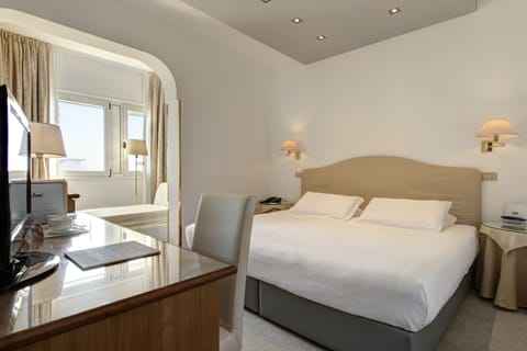 Standard Double Room | Minibar, in-room safe, desk, free WiFi