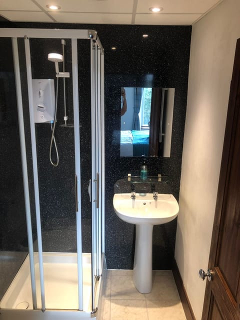 Superior Suite, Private Bathroom | Bathroom