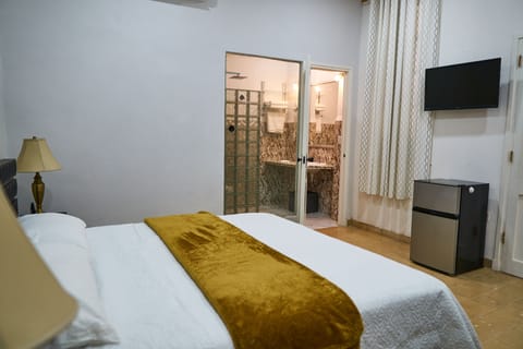 Grand Suite | Minibar, in-room safe, iron/ironing board, WiFi