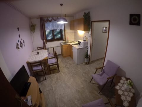 Apartment, 2 Bedrooms, Accessible, Smoking | Interior