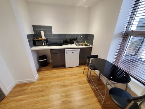 Executive Studio Suite | Private kitchen | Fridge, microwave, stovetop, electric kettle