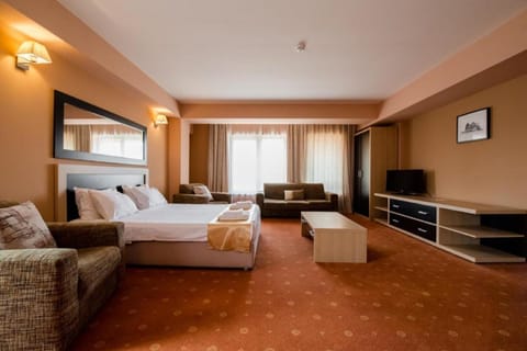 Deluxe Suite, Balcony | Minibar, desk, soundproofing, free WiFi