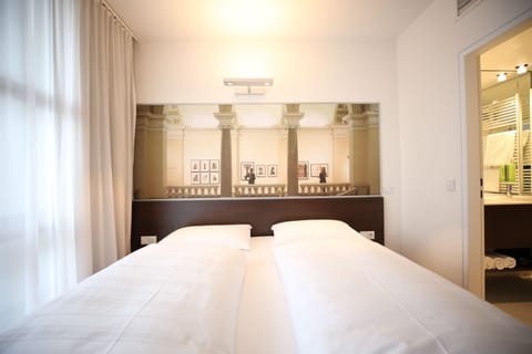 Standard Room | Premium bedding, down comforters, pillowtop beds, minibar