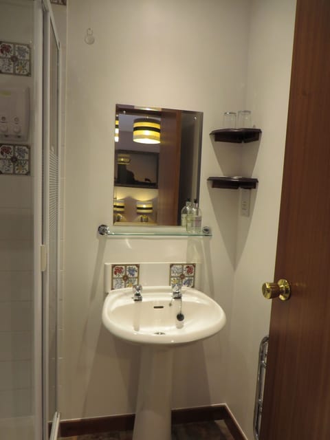 Twin En-suite | Bathroom