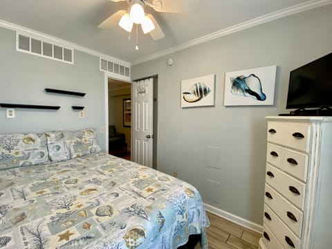 Condo, 1 Bedroom, Kitchenette (216) | Individually decorated, individually furnished, iron/ironing board