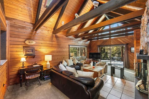 House (5 Bedrooms) | Exterior