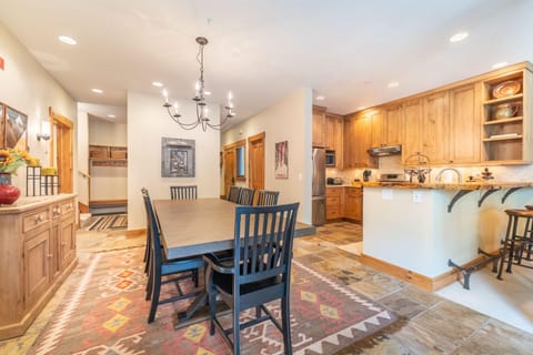 Apartment, 4 Bedrooms (8741) | Dining