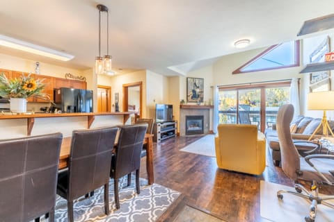 Condo, 1 Bedroom | Dining