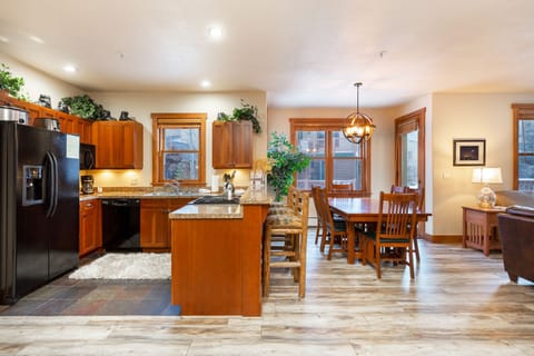 Townhome, 2 Bedrooms | Private kitchen | Oven, toaster, cookware/dishes/utensils