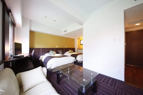 Superior Twin Room, Non Smoking | Iron/ironing board, free WiFi