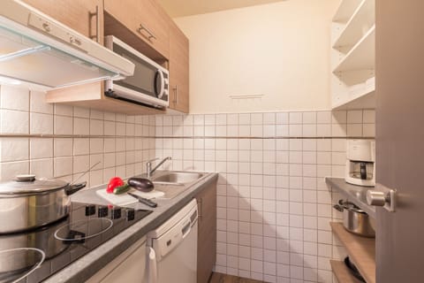 Standard Apartment, 1 Bedroom | Private kitchenette | Fridge, microwave, dishwasher, highchair