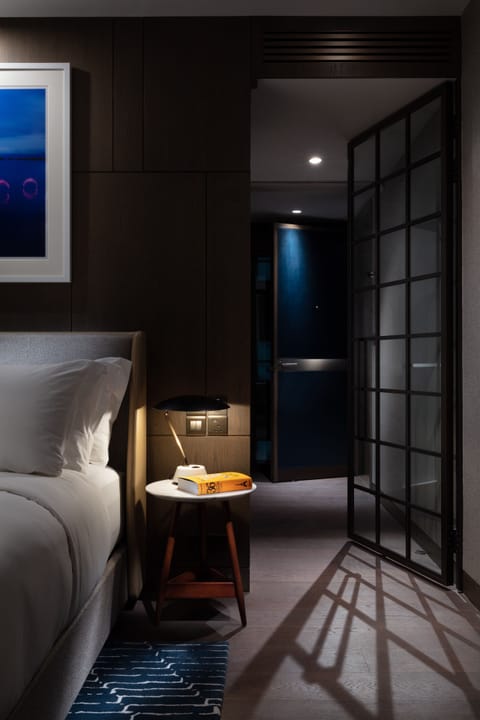 Corner King Room | Premium bedding, minibar, in-room safe, soundproofing