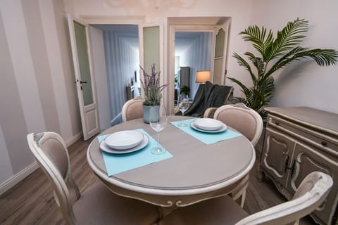 Basic Apartment, 1 Bedroom | Private kitchen | Fridge, microwave, stovetop, coffee/tea maker