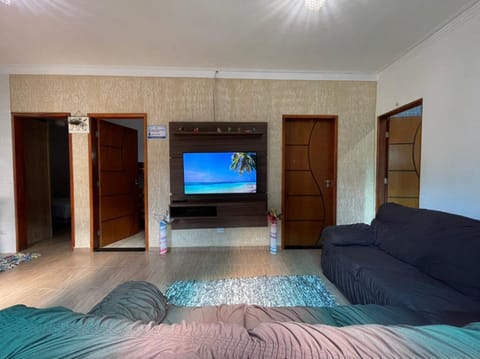 Grand House, 3 Bedrooms | Living room | 32-inch Smart TV with cable channels, TV, Netflix