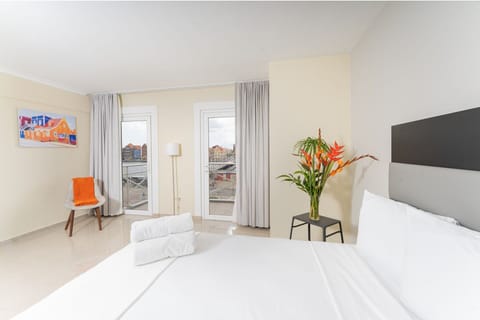 Suite, 2 Queen Beds, Non Smoking | Premium bedding, in-room safe, desk, soundproofing