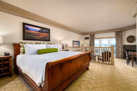 Room, 1 King Bed (Premier Bay View Suite) | Premium bedding, down comforters, pillowtop beds, minibar