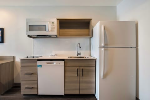 Full-size fridge, microwave, stovetop