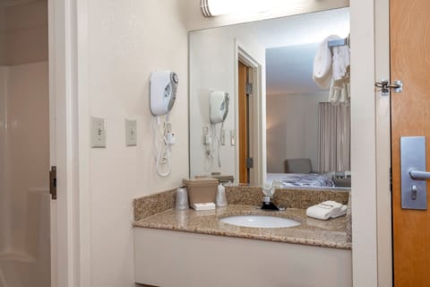 Superior Room, 1 King Bed (Smoke Free) | Bathroom | Combined shower/tub, hair dryer, towels, soap