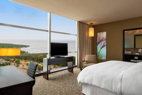 Deluxe Room, 1 King Bed | Premium bedding, pillowtop beds, minibar, in-room safe