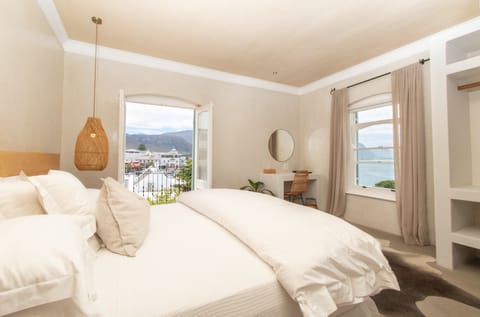 Luxury Double Room, 1 Bedroom, Fireplace, Sea Facing | In-room safe, individually decorated, individually furnished, free WiFi