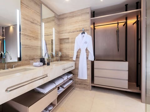 Deluxe Suite, 1 Bedroom, Oceanfront | Bathroom | Designer toiletries, hair dryer, bathrobes, slippers