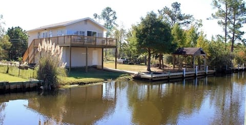 Comfort Cottage, Private Bathroom, Canal View (Fish-on Hideaway) | Exterior