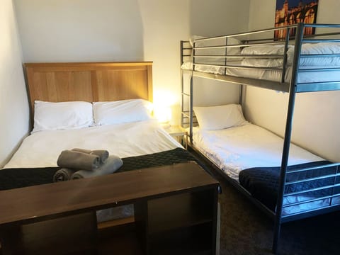 Quadruple Room | Free WiFi, bed sheets