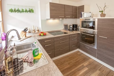 Comfort Apartment, Mountain View (incl. Designoven) | Private kitchen | Full-size fridge, microwave, oven, stovetop