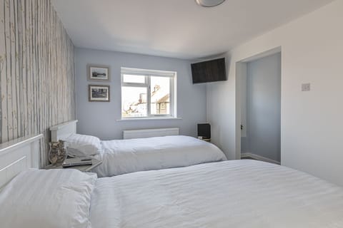 Twin Room (Room 4) | Individually decorated, soundproofing, free WiFi, bed sheets