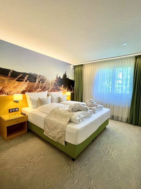 Junior Suite (Energie) | Individually furnished, blackout drapes, soundproofing, bed sheets