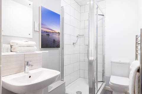 Superior Double Room, Sea View | Bathroom | Free toiletries, hair dryer, towels, soap