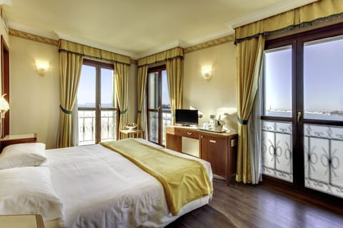 Superior Double or Twin Room, Lagoon View | Down comforters, minibar, in-room safe, individually decorated