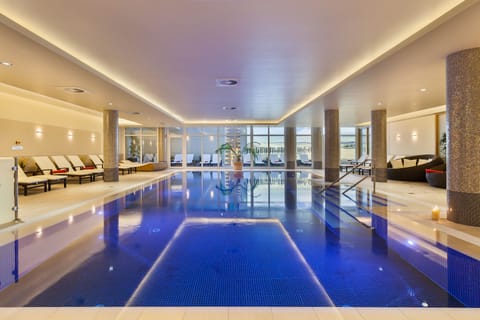 Indoor pool, sun loungers