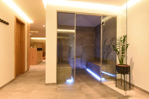 Sauna, steam room