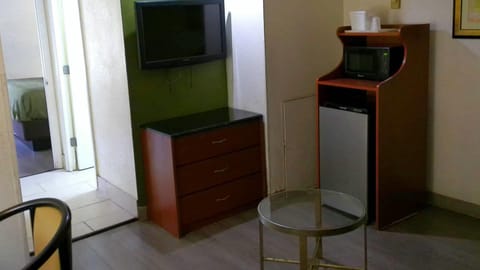 Premium bedding, down comforters, desk, blackout drapes