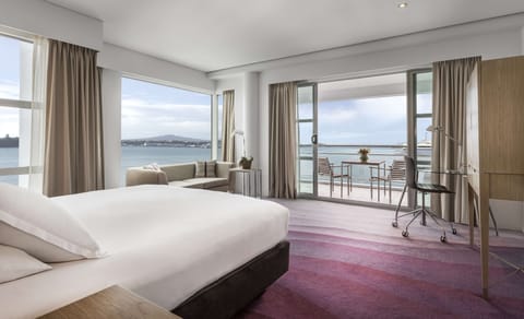 Deluxe Room, 1 King Bed, Harbor View (Plus) | Premium bedding, minibar, in-room safe, desk