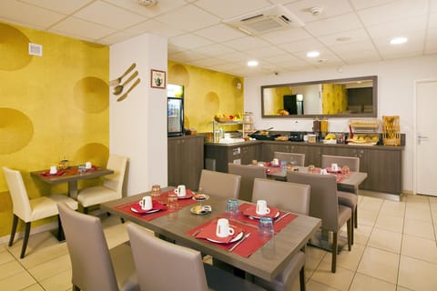 Daily buffet breakfast (EUR 16 per person)