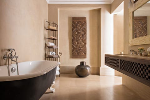 Villa Exclusive | Bathroom | Separate tub and shower, free toiletries, hair dryer, bathrobes